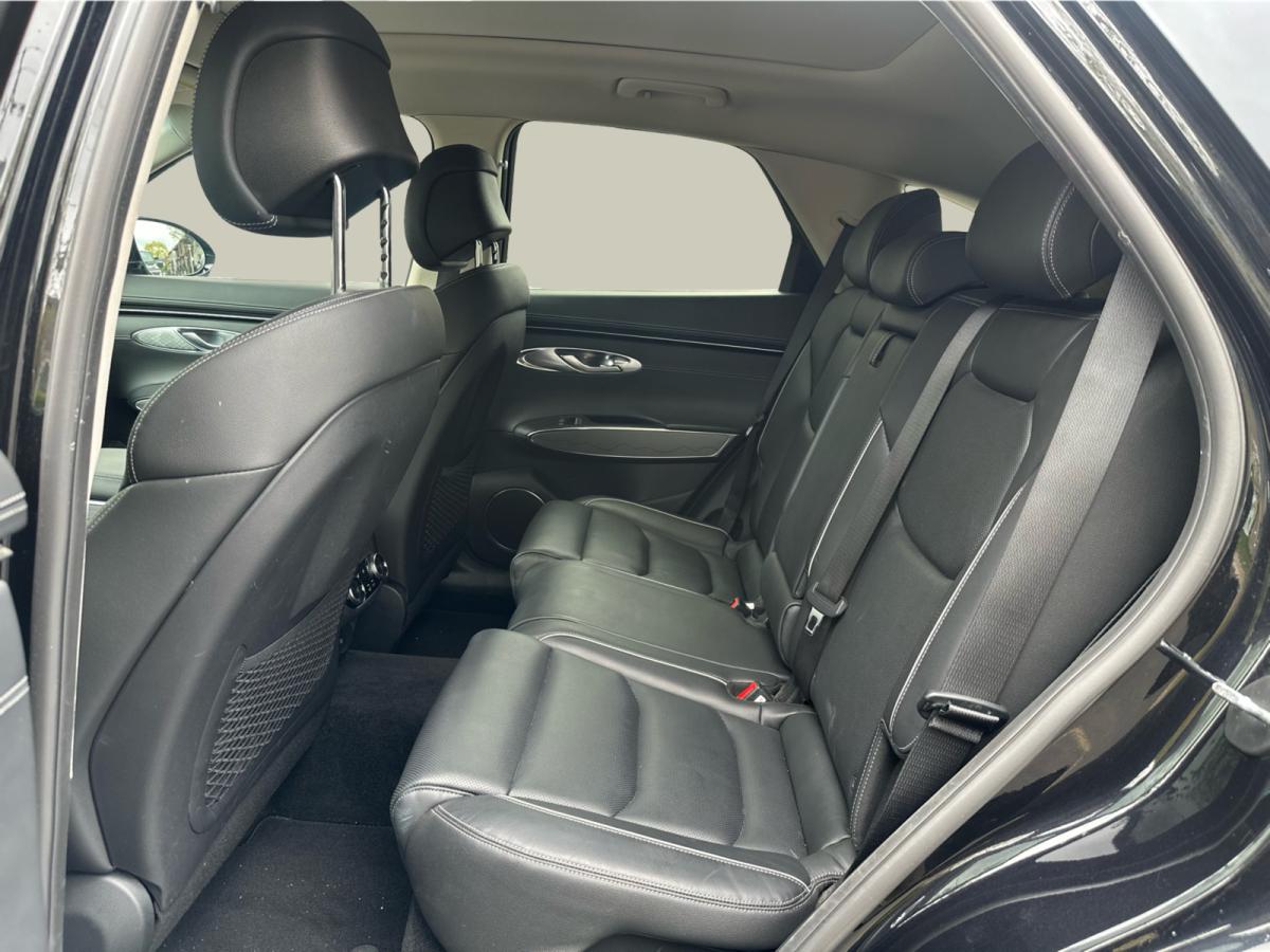 2022 Genesis GV70 - Image 13