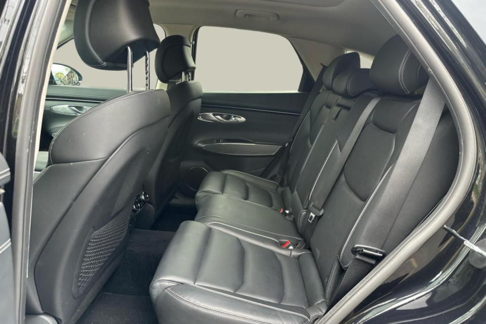 2022 Genesis GV70 - Image 13