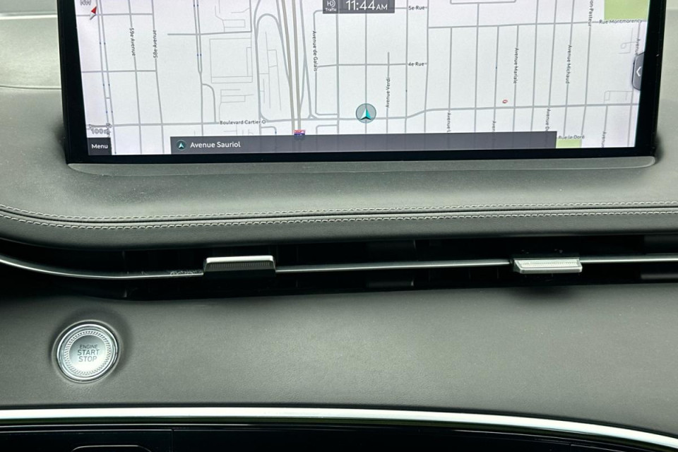 2022 Genesis GV70 - Image 16