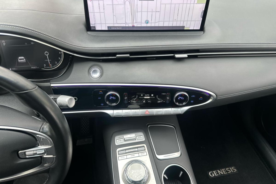 2022 Genesis GV70 - Image 17