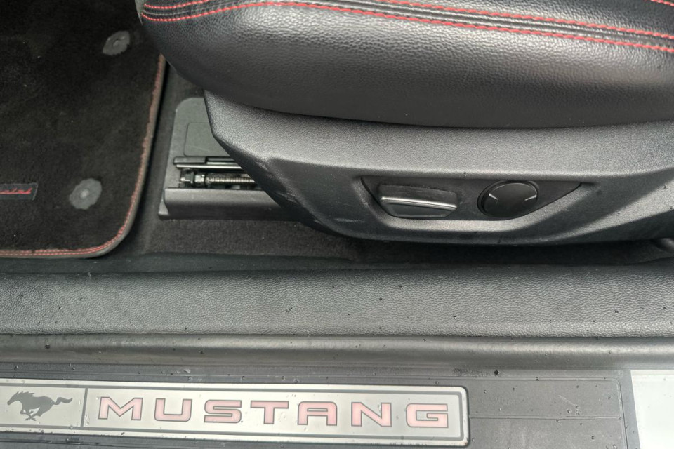 2022 Ford Mustang - Image 17