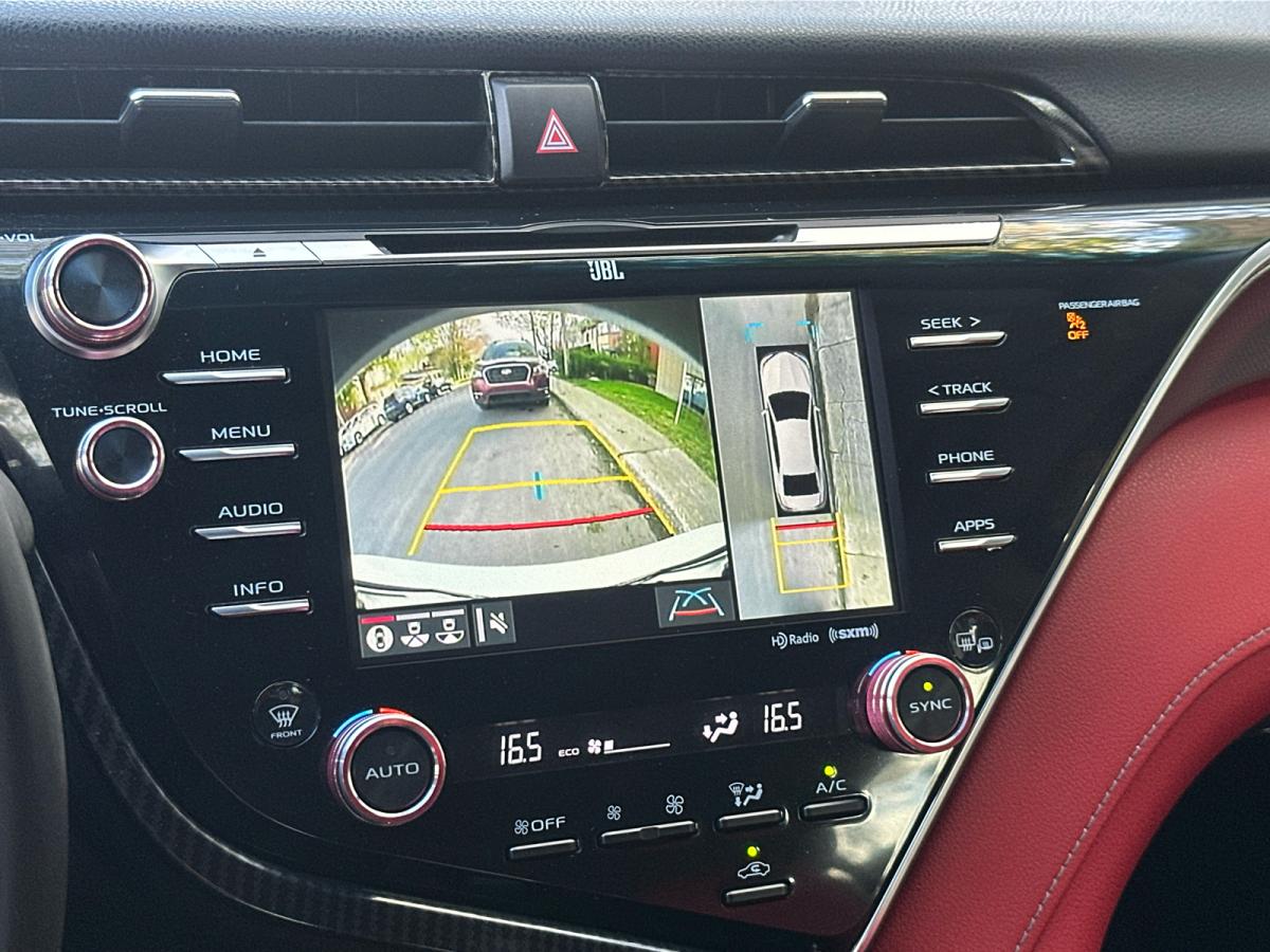 2018 Toyota Camry - Image 17