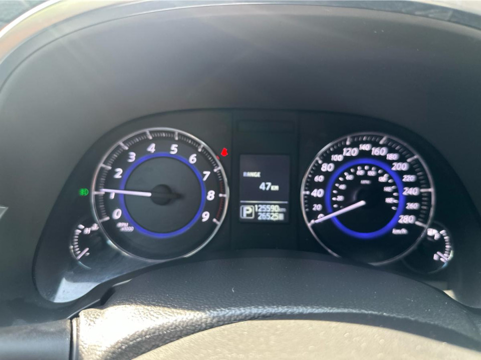 2017 Infiniti QX70 - Image 12