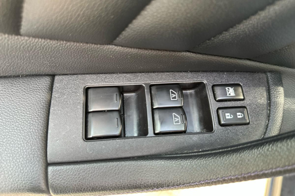 2017 Infiniti QX70 - Image 16
