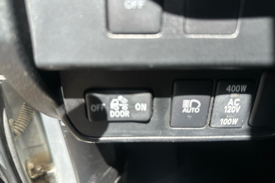 2023 Toyota Tacoma - Image 19