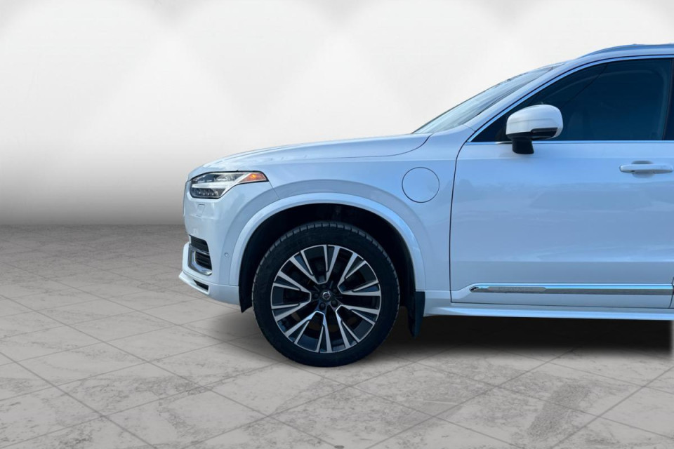2022 Volvo XC90 - Image 30