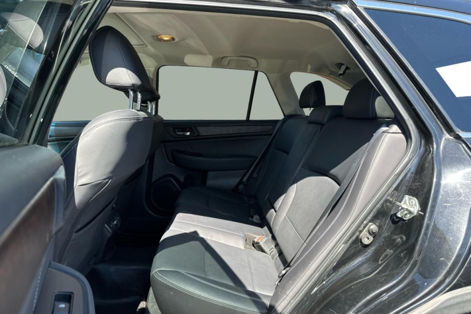 2018 Subaru Outback - Image 33