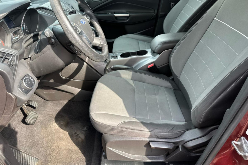 2015 Ford Escape - Image 28
