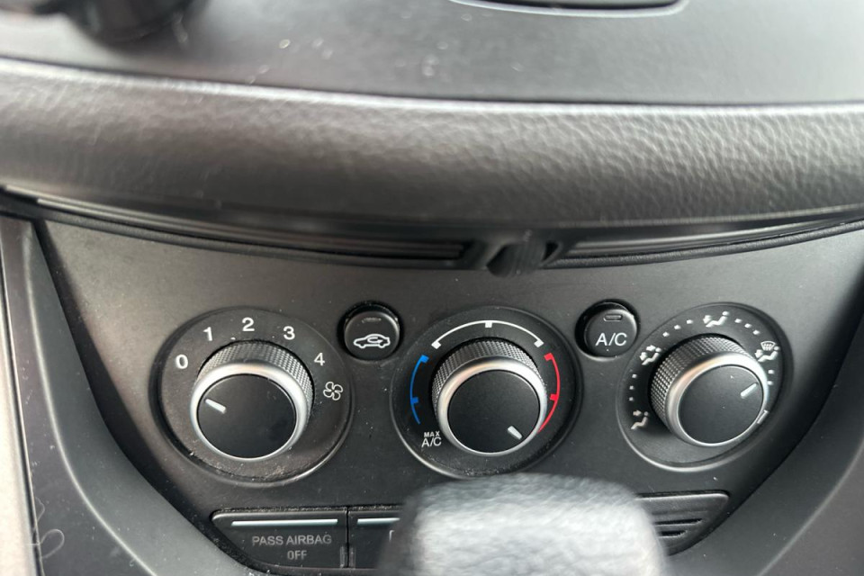 2015 Ford Escape - Image 32