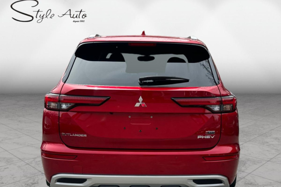 2024 Mitsubishi Outlander - Image 29