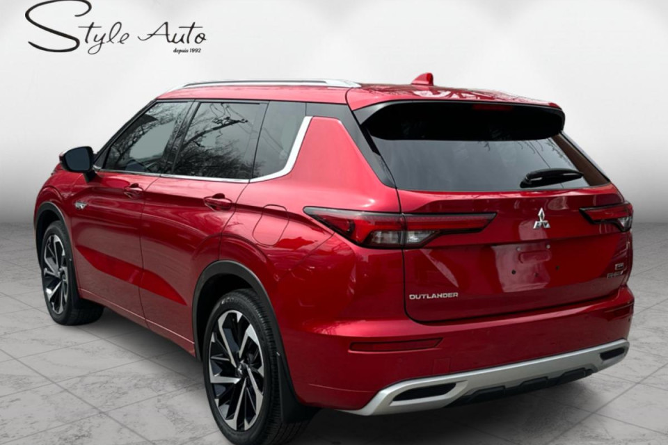 2024 Mitsubishi Outlander - Image 30