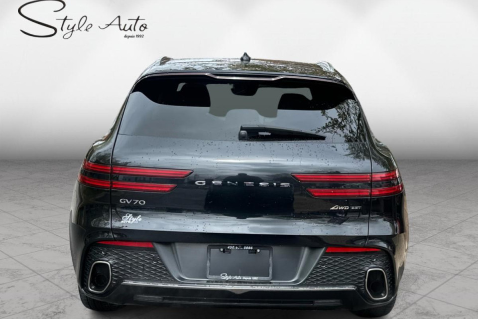 2022 Genesis GV70 - Image 27