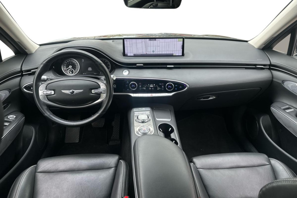 2022 Genesis GV70 - Image 31