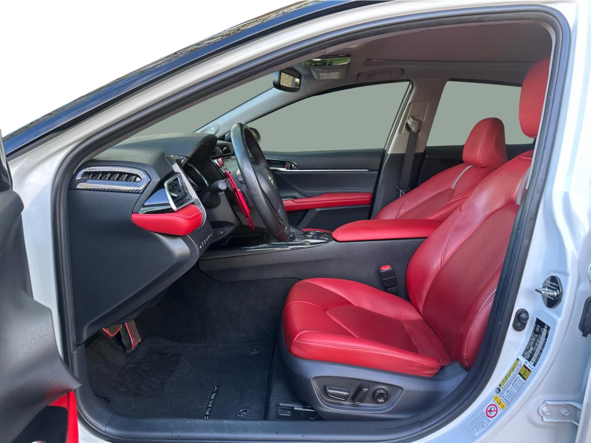 2018 Toyota Camry - Image 32