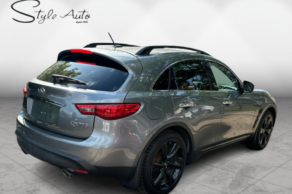 2017 Infiniti QX70 - Image 28