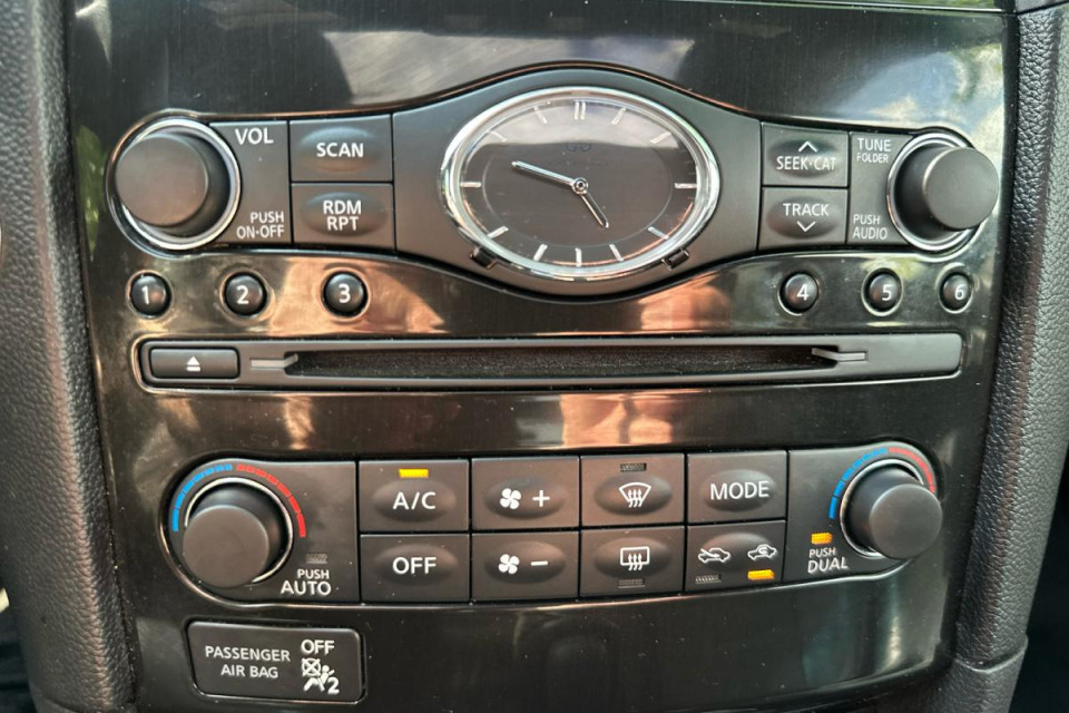 2017 Infiniti QX70 - Image 36