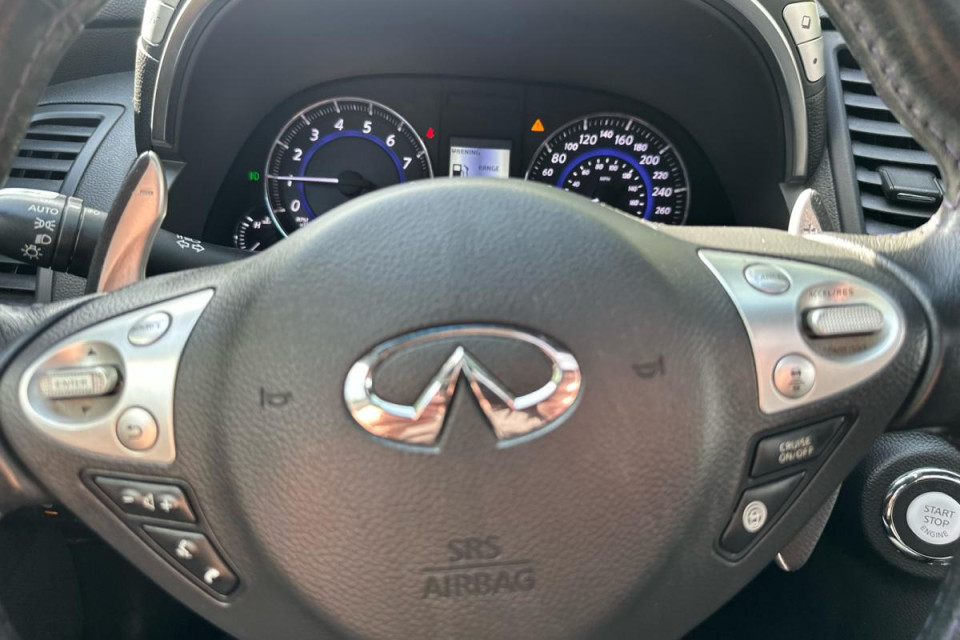 2017 Infiniti QX70 - Image 56