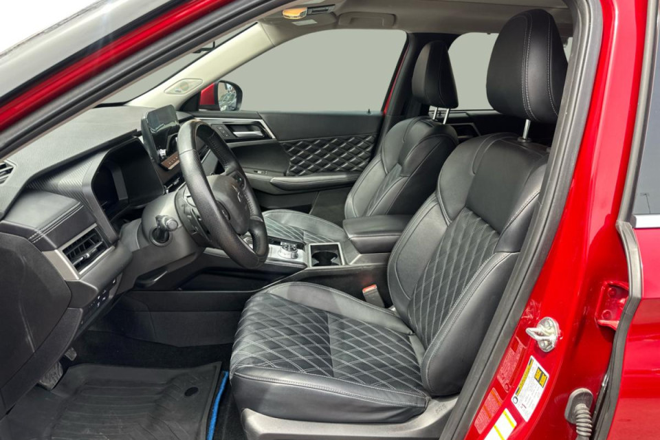 2024 Mitsubishi Outlander - Image 100