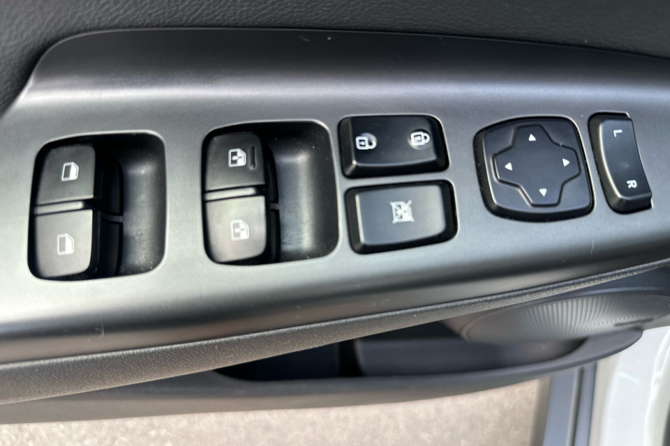 2019 Hyundai Kona Electric - Image 18