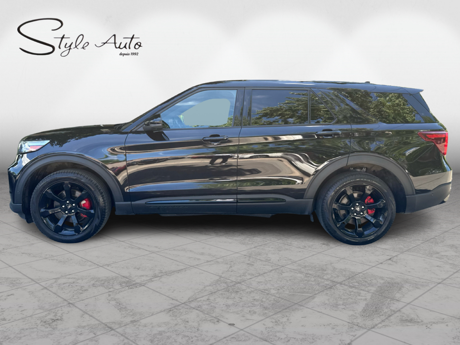 2022 Ford Explorer - Image 3