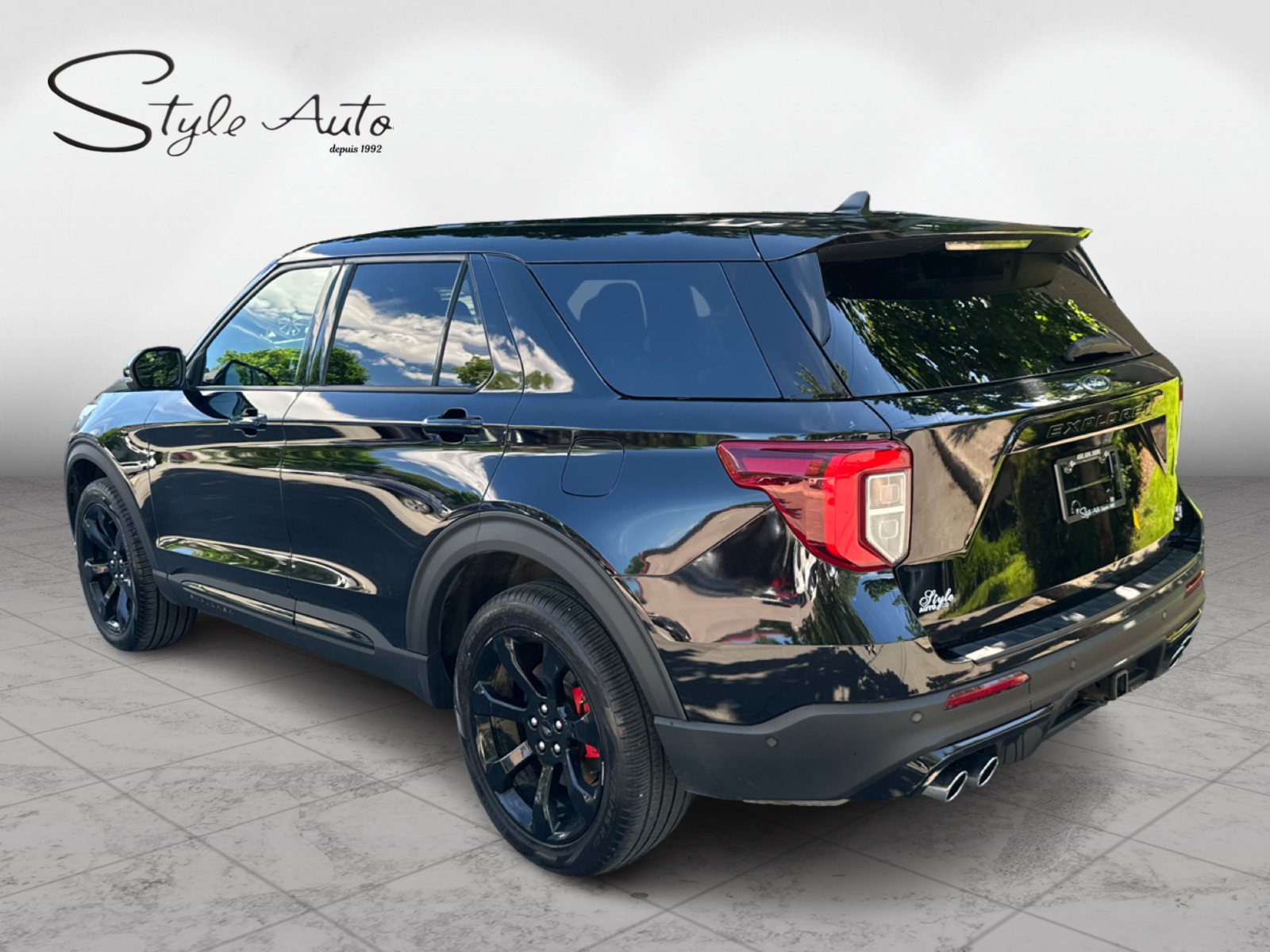 2022 Ford Explorer - Image 4