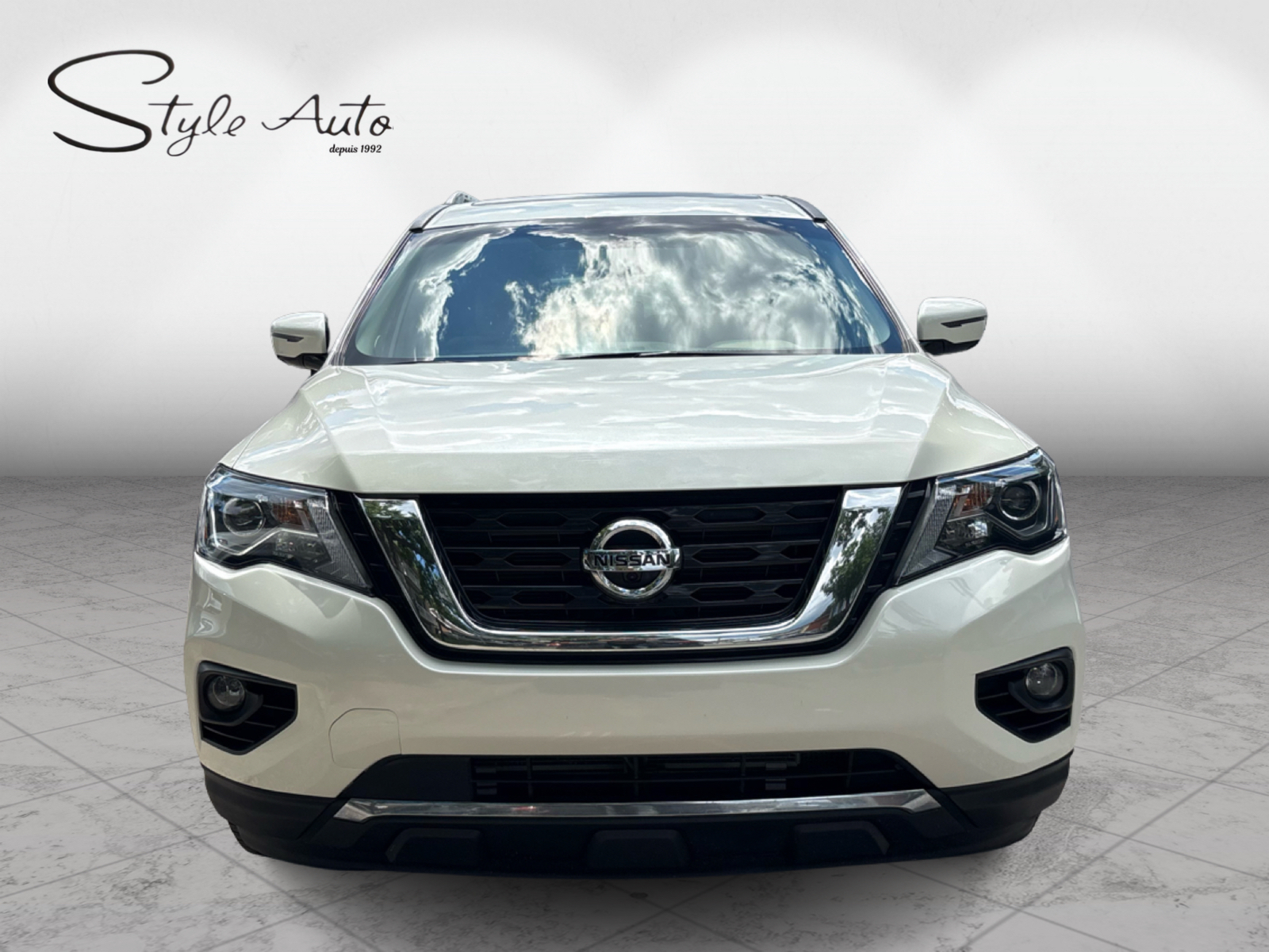 2017 Nissan Pathfinder - Image 2