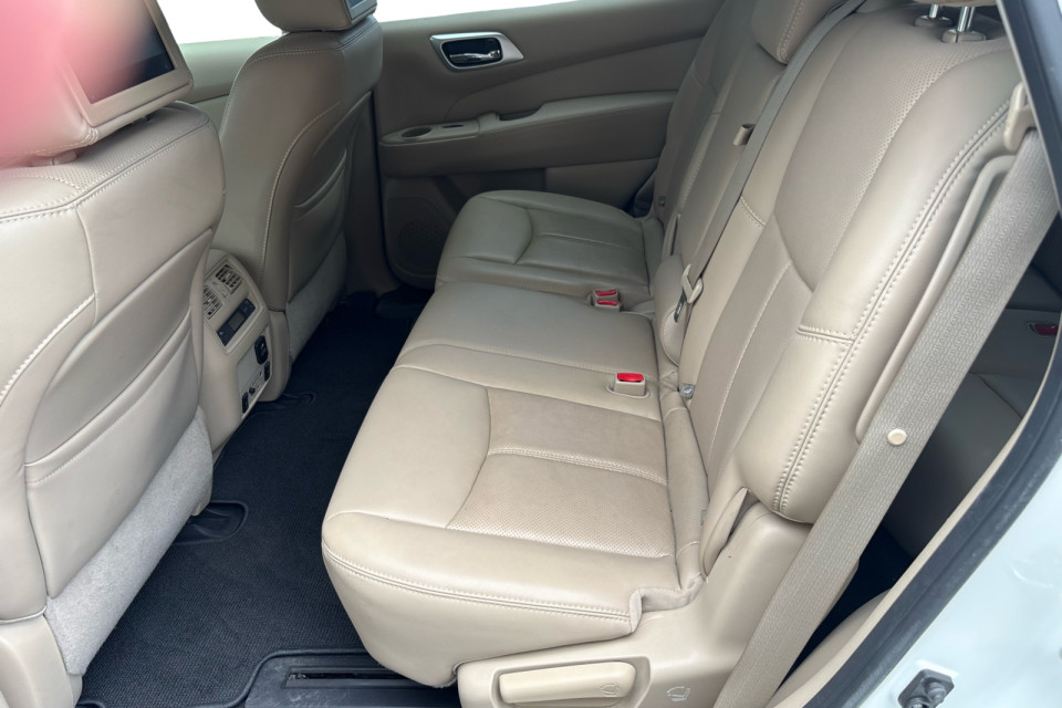 2017 Nissan Pathfinder - Image 18