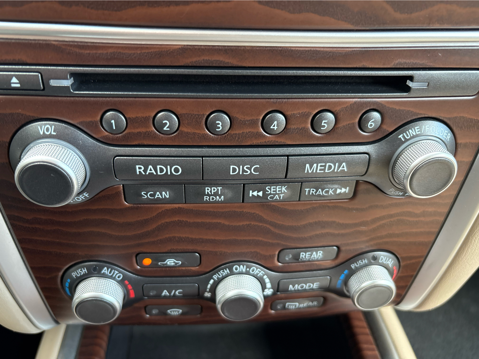 2017 Nissan Pathfinder - Image 16