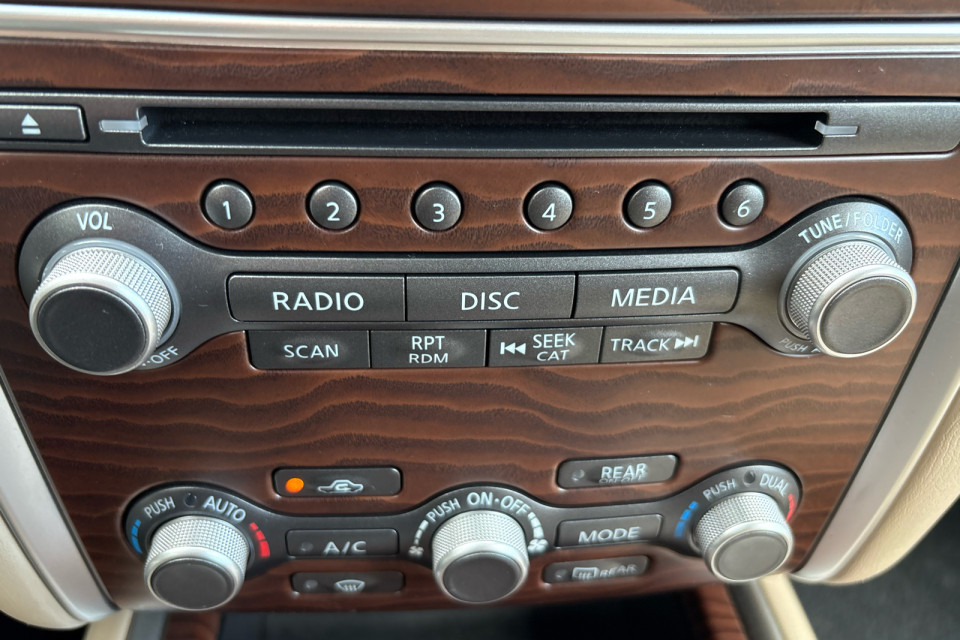 2017 Nissan Pathfinder - Image 16