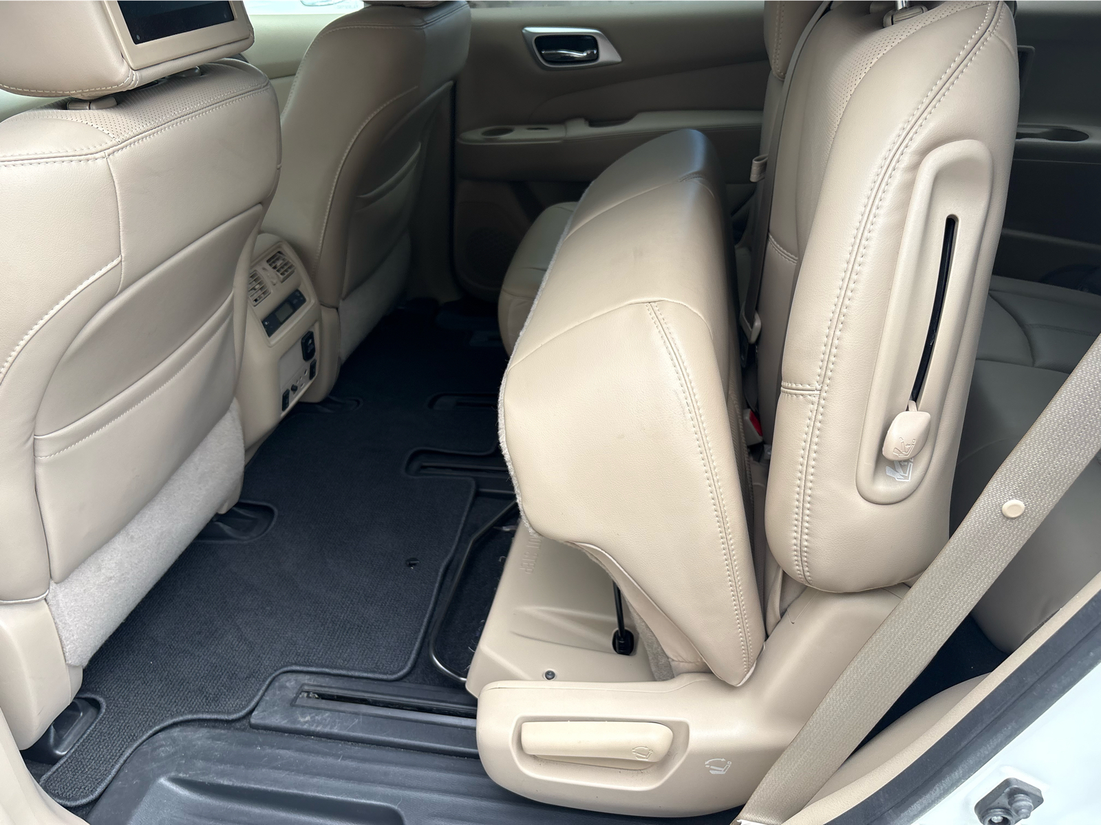 2017 Nissan Pathfinder - Image 20
