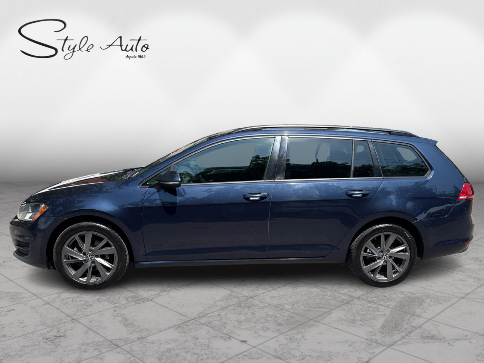 2016 Volkswagen Golf Sportwagon - Image 8