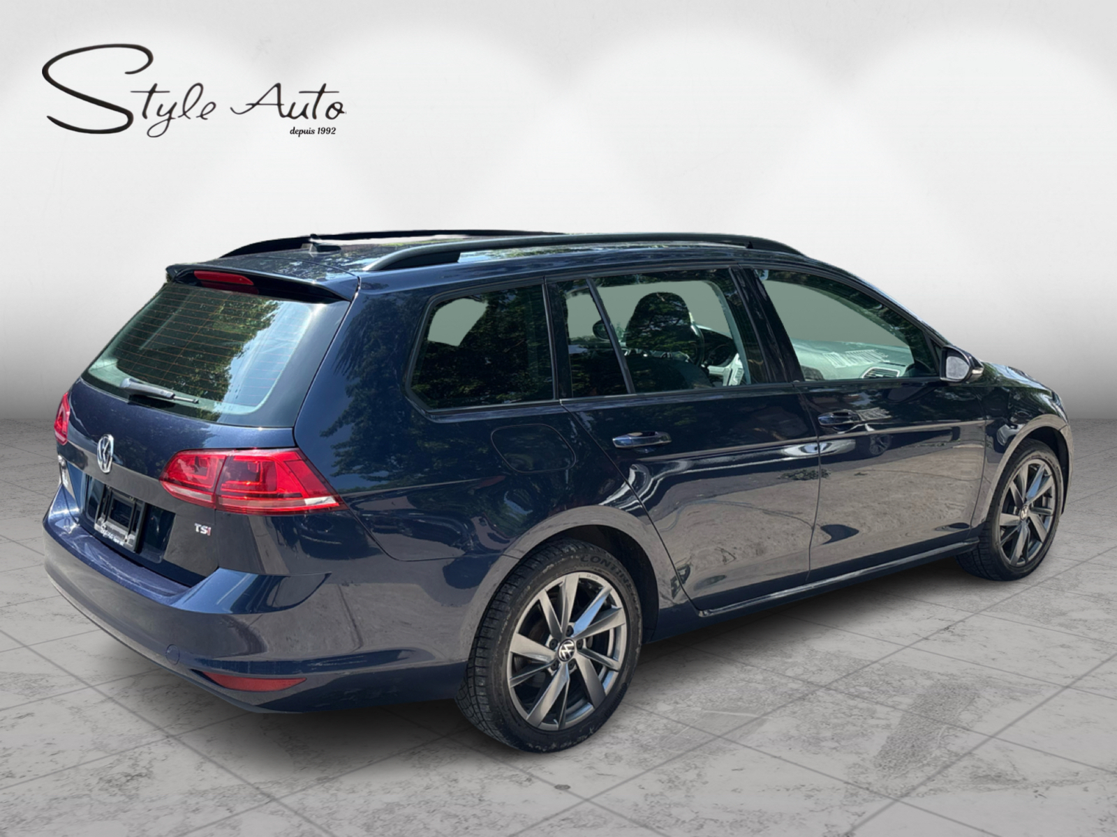2016 Volkswagen Golf Sportwagon - Image 5