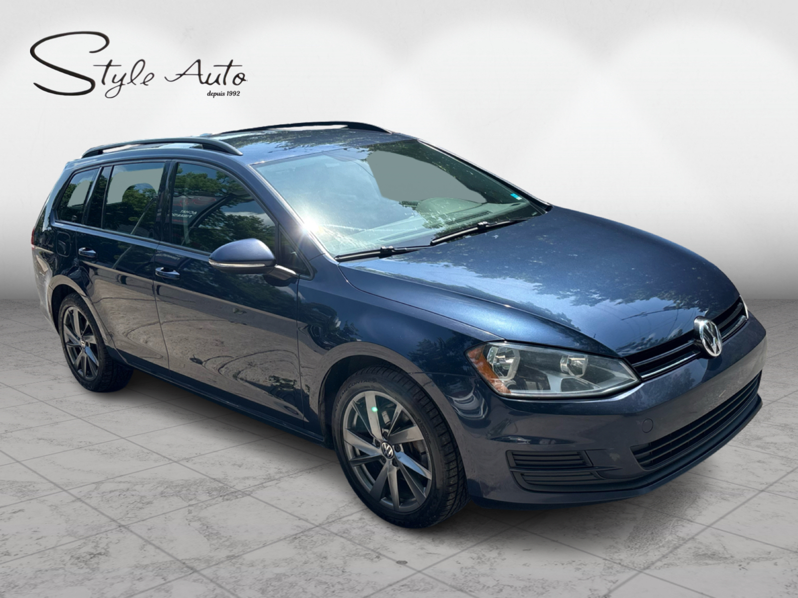 2016 Volkswagen Golf Sportwagon - Image 3