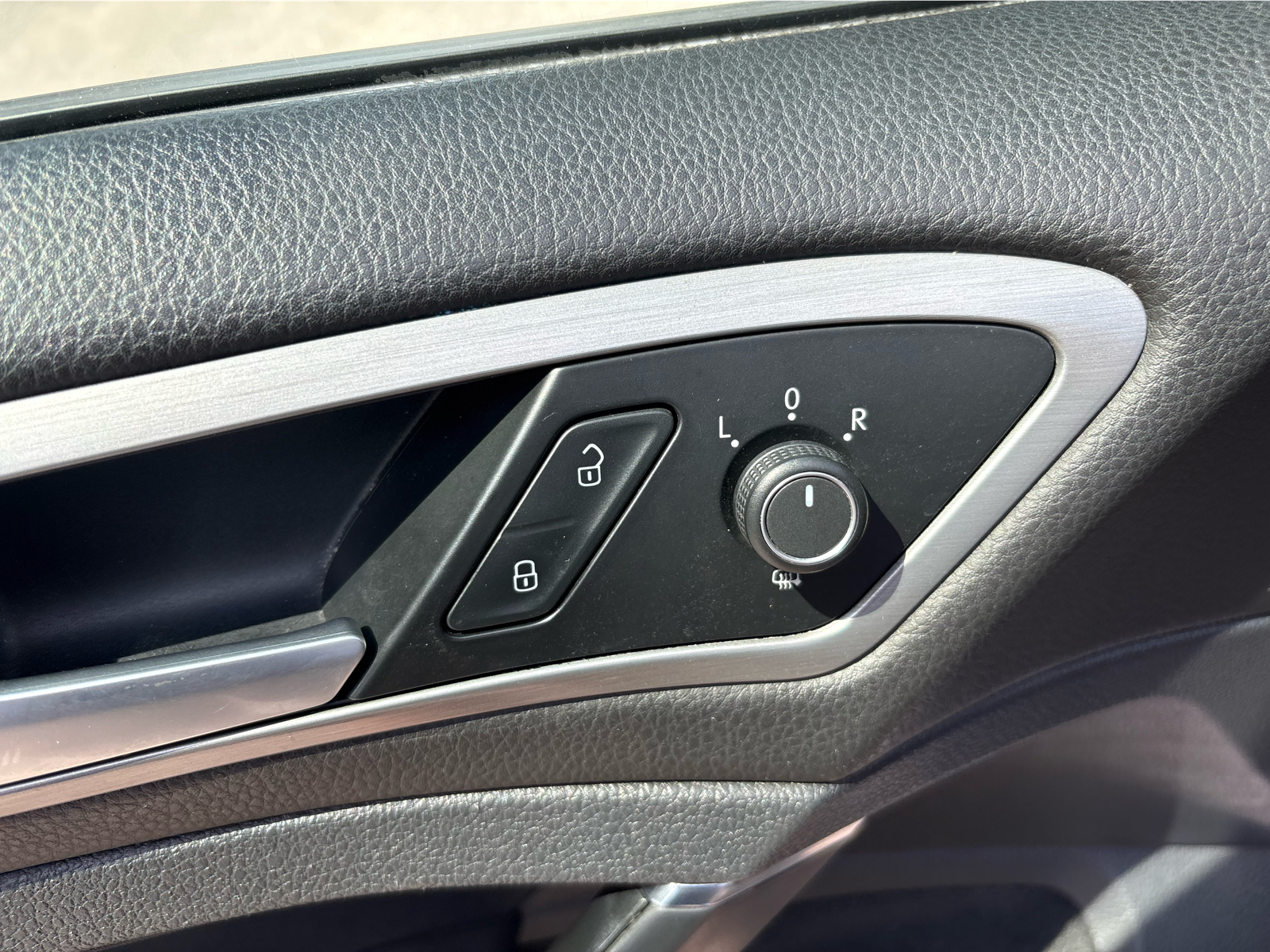 2016 Volkswagen Golf Sportwagon - Image 12