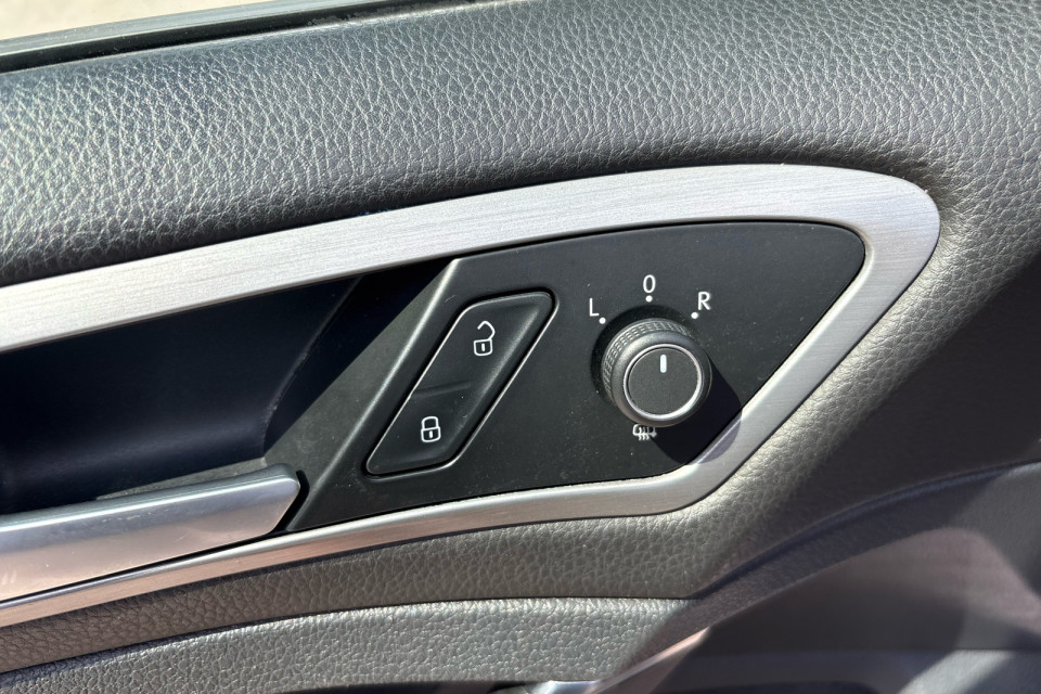2016 Volkswagen Golf Sportwagon - Image 12