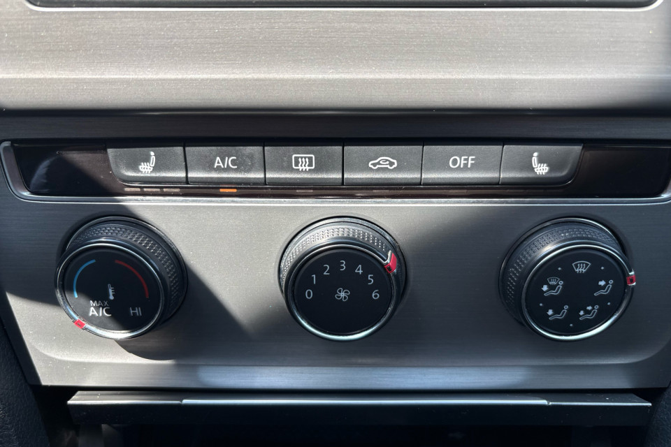 2016 Volkswagen Golf Sportwagon - Image 16