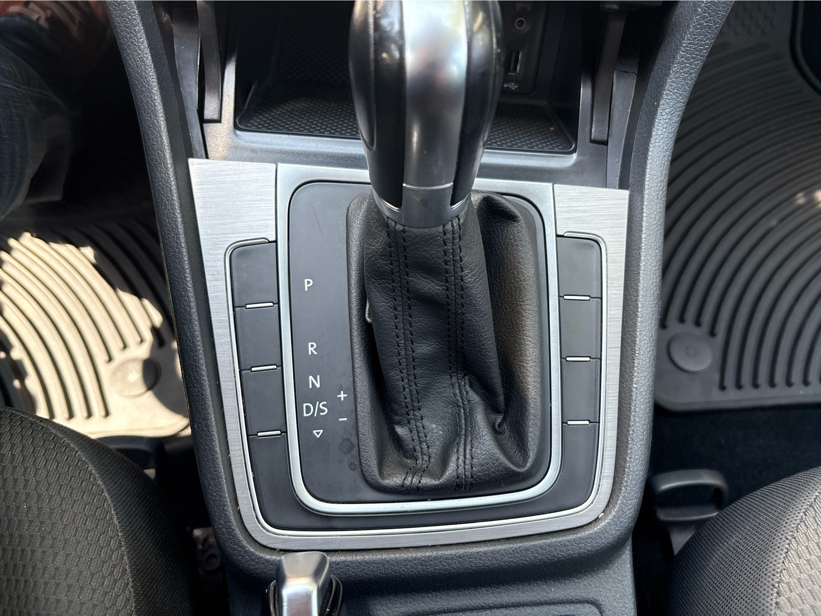 2016 Volkswagen Golf Sportwagon - Image 17
