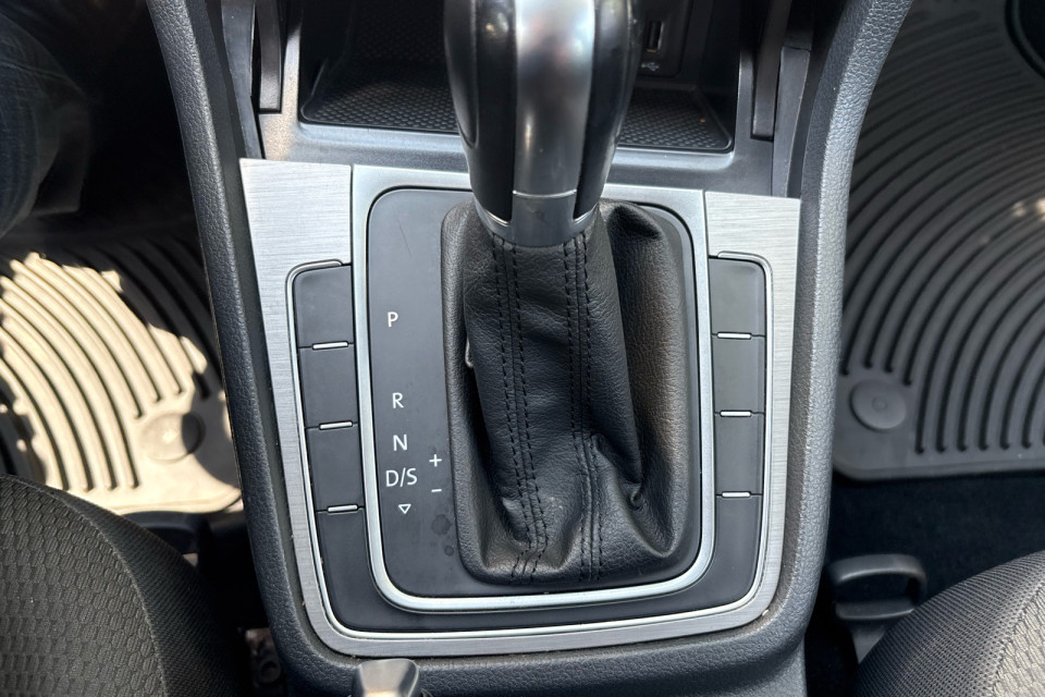 2016 Volkswagen Golf Sportwagon - Image 17