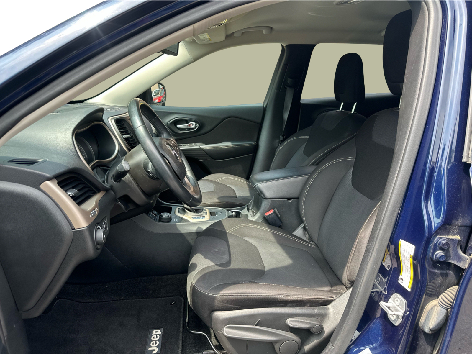 2015 Jeep Cherokee - Image 11