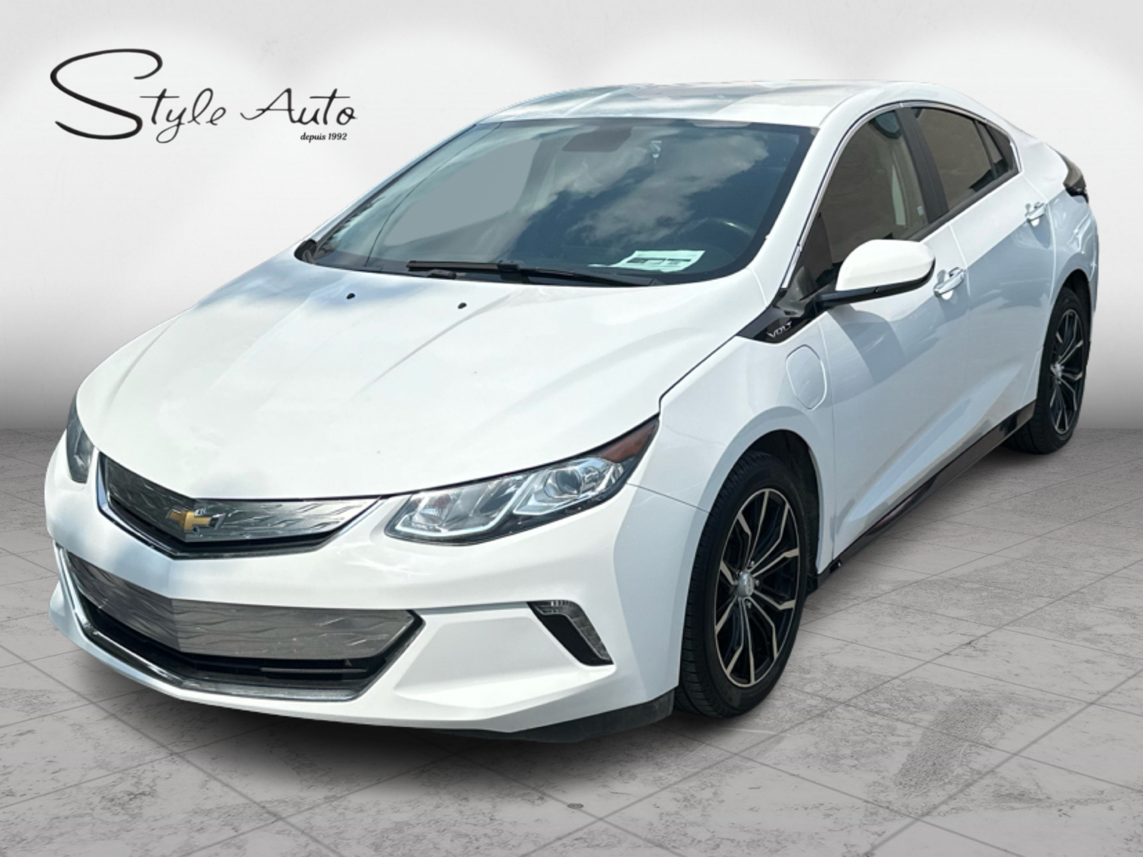 2018 Chevrolet Volt - Image 1