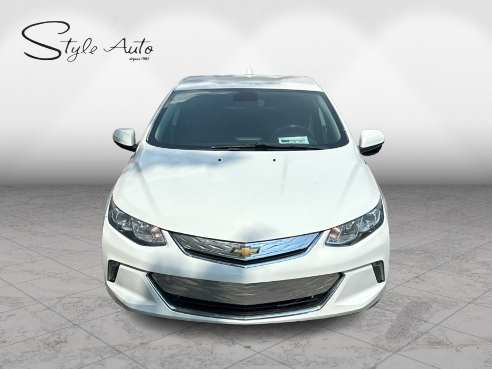 2018 Chevrolet Volt - Image 2