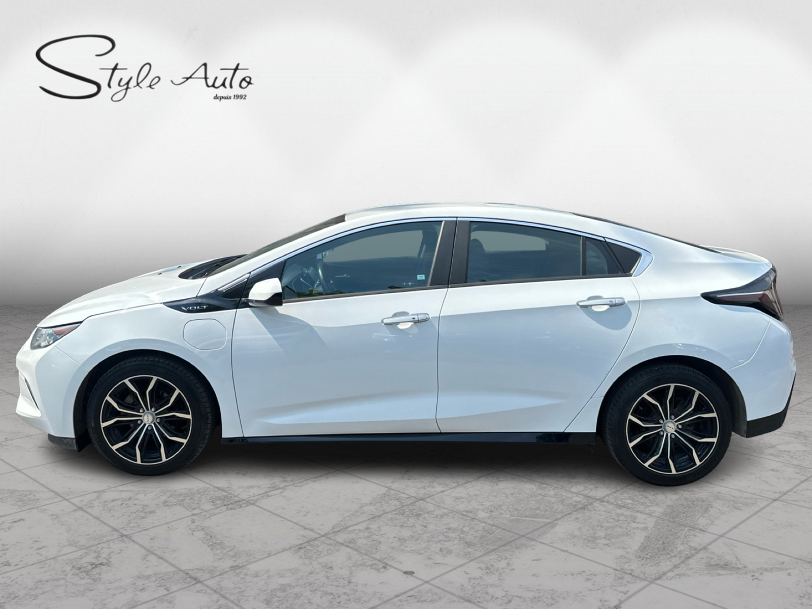 2018 Chevrolet Volt - Image 3