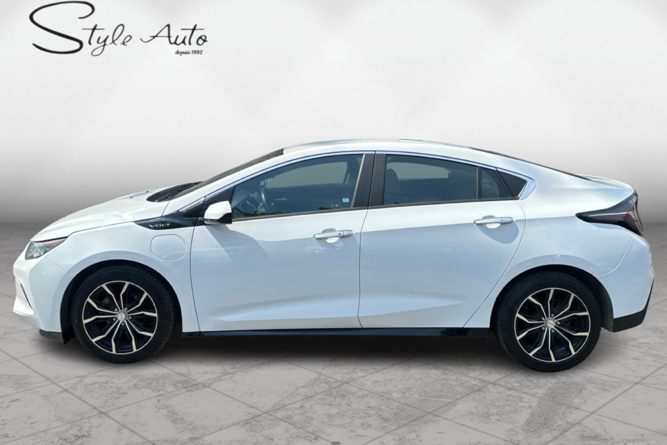 2018 Chevrolet Volt - Image 3