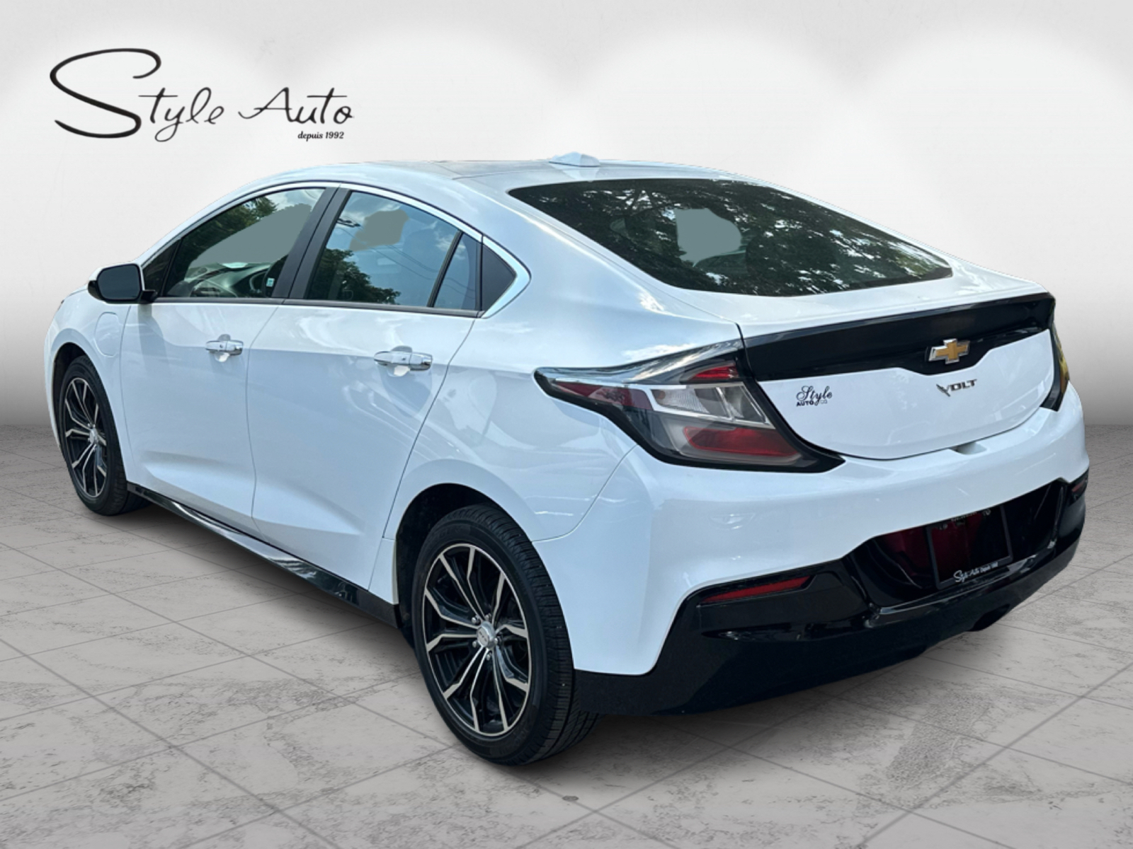 2018 Chevrolet Volt - Image 4