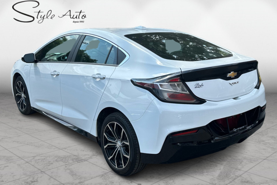 2018 Chevrolet Volt - Image 4