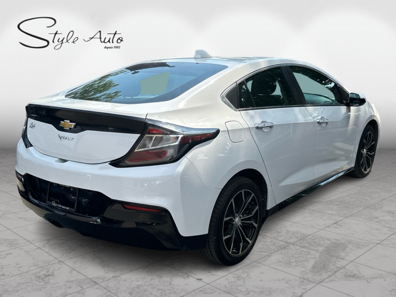 2018 Chevrolet Volt - Image 6