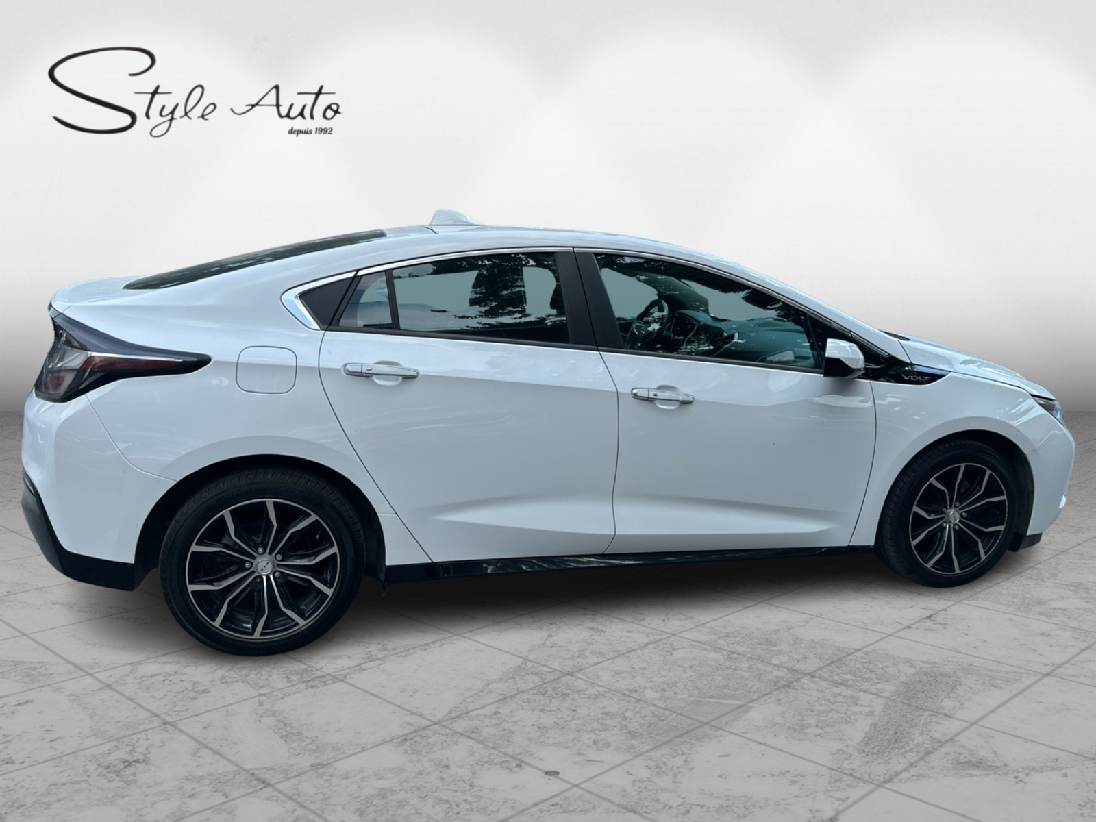 2018 Chevrolet Volt - Image 7