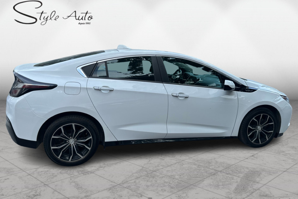 2018 Chevrolet Volt - Image 7