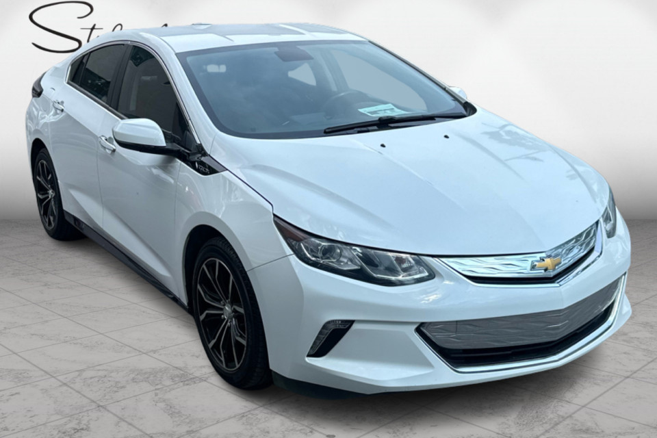 2018 Chevrolet Volt - Image 8