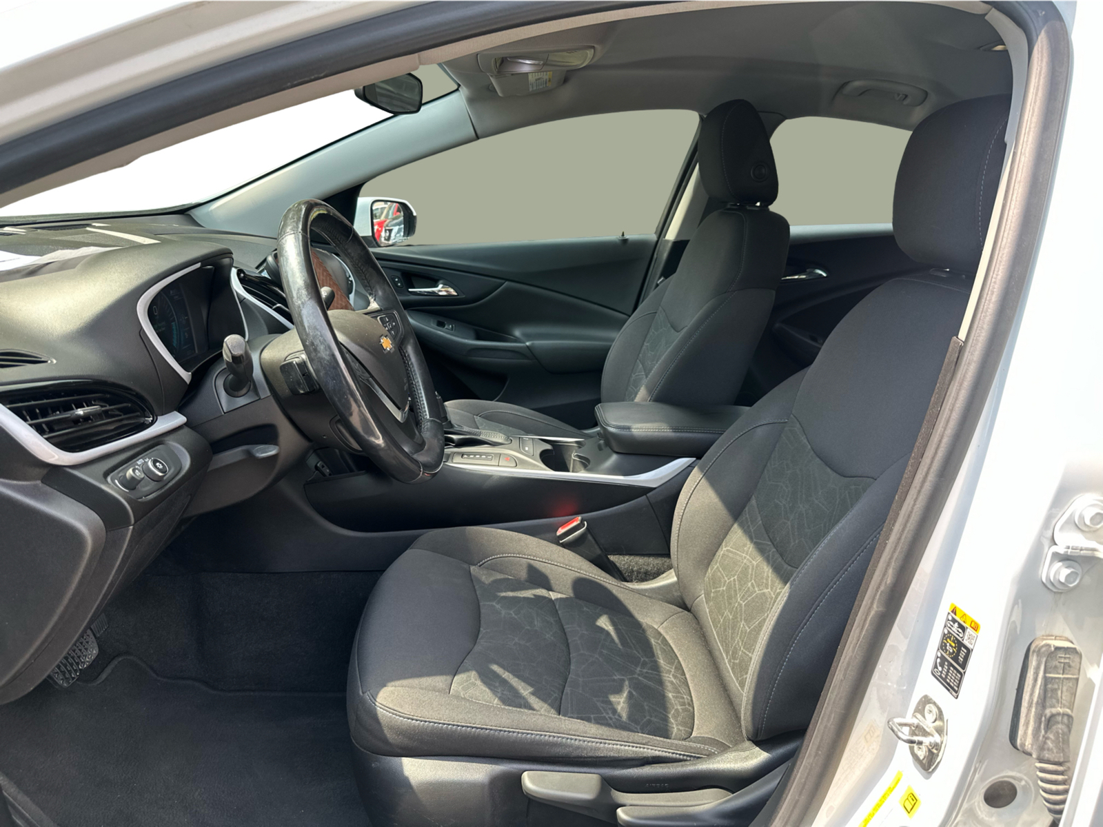 2018 Chevrolet Volt - Image 11